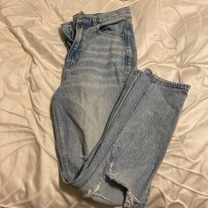 Mom jeans light washed size 4
